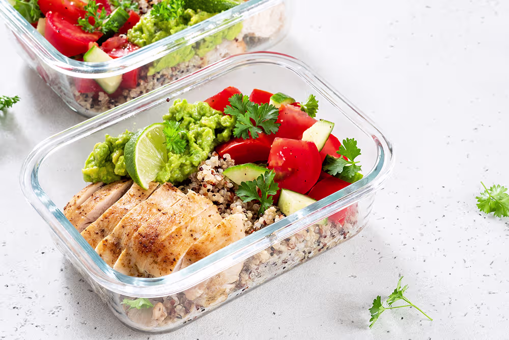 Healthy meal prep with grilled chicken, quinoa, and vegetables supporting dietary recommendations for laryngopharyngeal reflux.